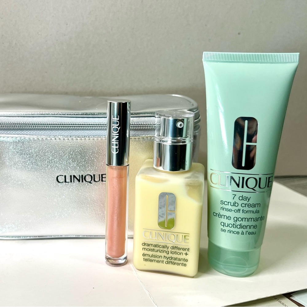 Clinique Skincare 3 pc Set + Cosmetic Bag. Full size items. Retail $113 - Picture 3 of 10